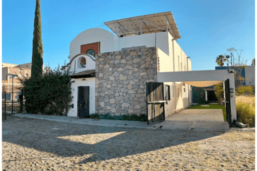 Featured Image for Listing: Oct 2–8 in La Lejona, SMA: Enjoy Our 2 Great Dogs & Lap Pool