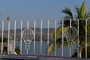 Featured Image for Listing: Casa en Tequesquitengo Morelos con 3 Perras Grandes una Perrita Chica